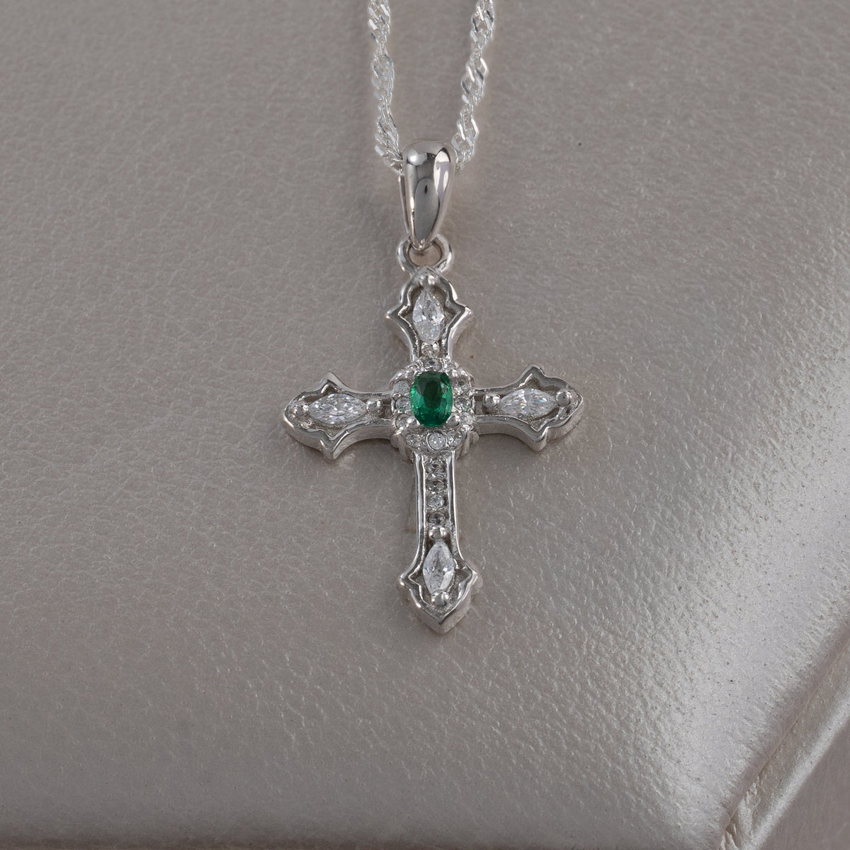Dije Emerald Faith