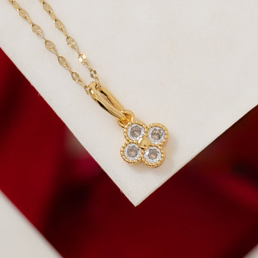 Dije Clover Motif